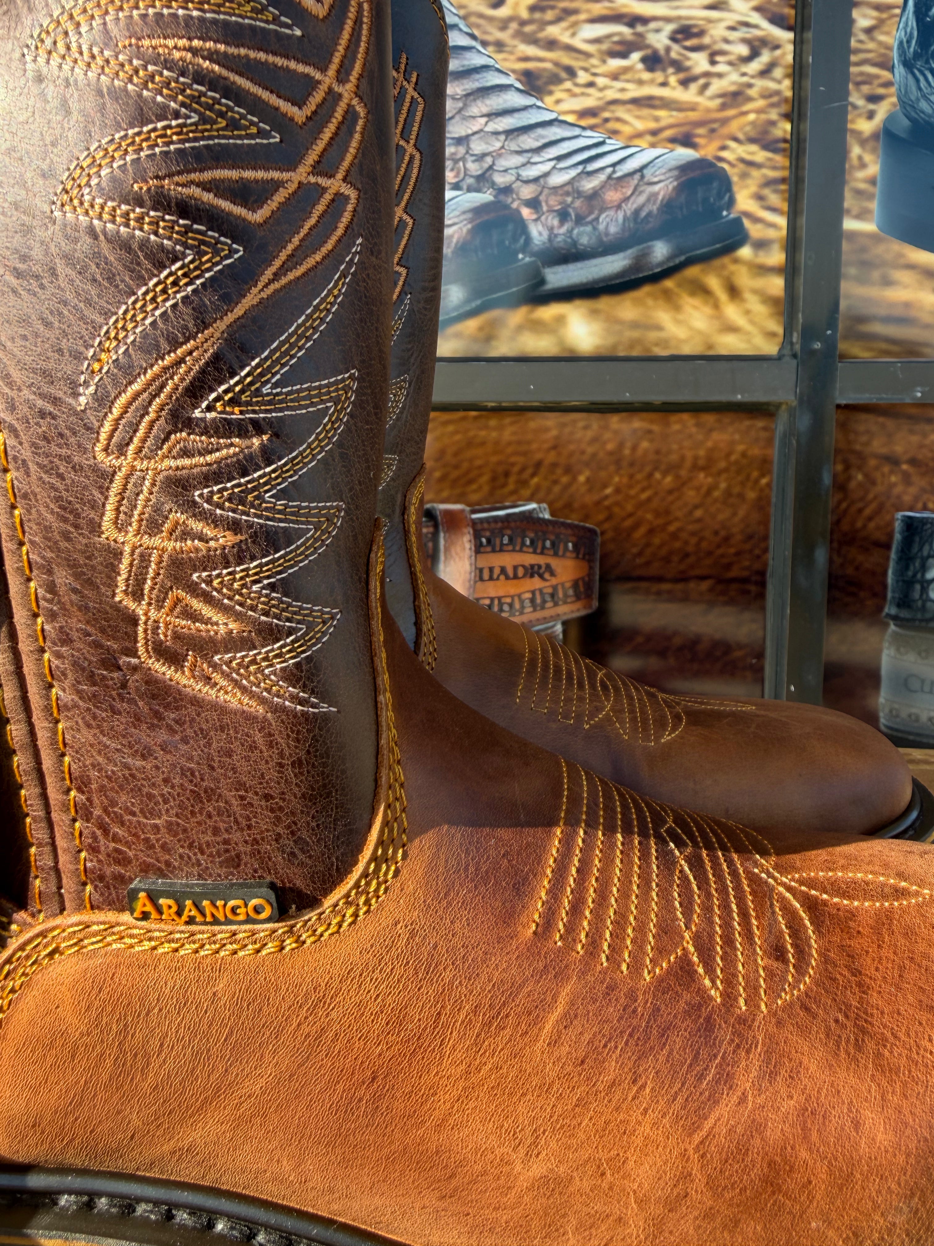 Arango Square Toe Work Boot No steel-toe/ Bota trabajo Sin Casco